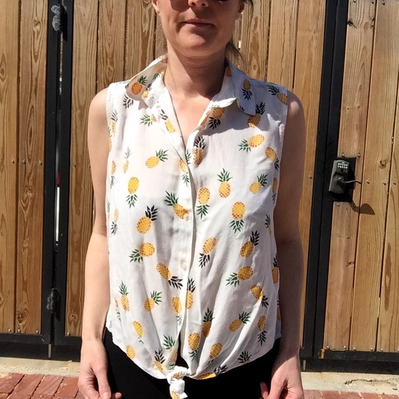 Pineapples please! NWTs Pineapple Sleeveless Tank - Picture 7 of 8